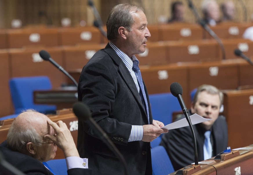 Sieht in den E-Bikes eine Gefahrenquelle: SVP-Nationalrat Maximilian Reimann, hier während einer Versammlung des Europarats 2013.