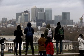 Touristen bewundern die Londoner Innenstadt: Für Einheimische wird das Wohnen dort immer teurer.