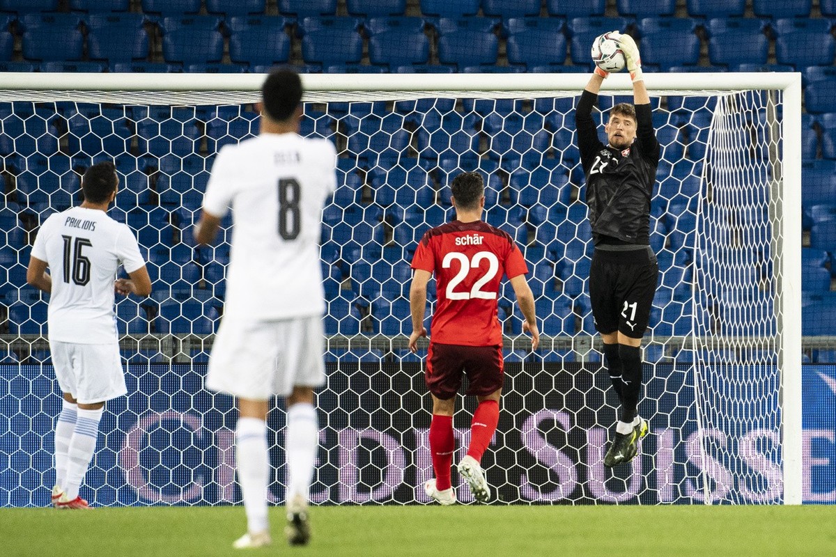 Switzerland's goalkeeper Gregor Kobel during a soccer test match between Switzerland and Greece at the St. Jakob-Park stadium in Basel, Switzerland, on Wednesday, 1 September 2021. (KEYSTONE/Jean ...