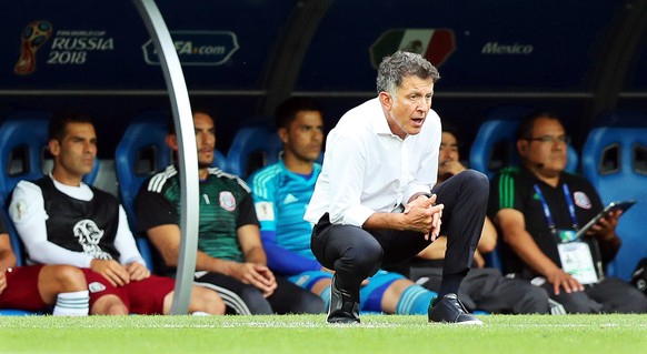 epa06833840 Mexico&#039;s head coach Juan Carlos Osorio (front) reacts during the FIFA World Cup 2018 group F preliminary round soccer match between South Korea and Mexico in Rostov-On-Don, Russia, 23 ...