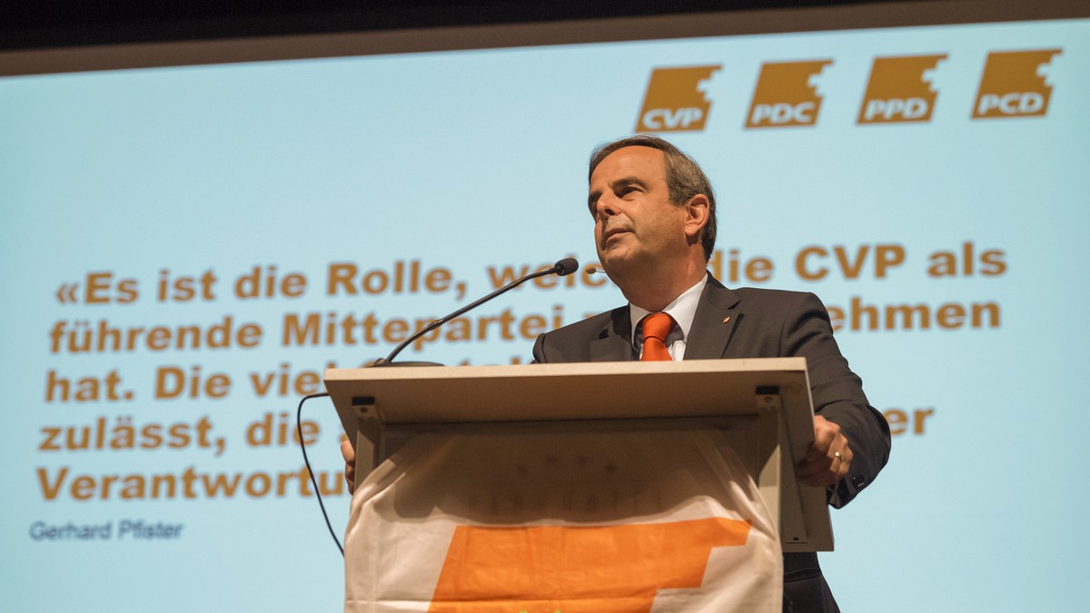 Gerhard Pfister, Parteipraesident CVP Schweiz, spricht an der Delegiertenversammlung der CVP Schweiz in Langenthal am Samstag, 9. November 2019. (KEYSTONE/Georgios Kefalas)