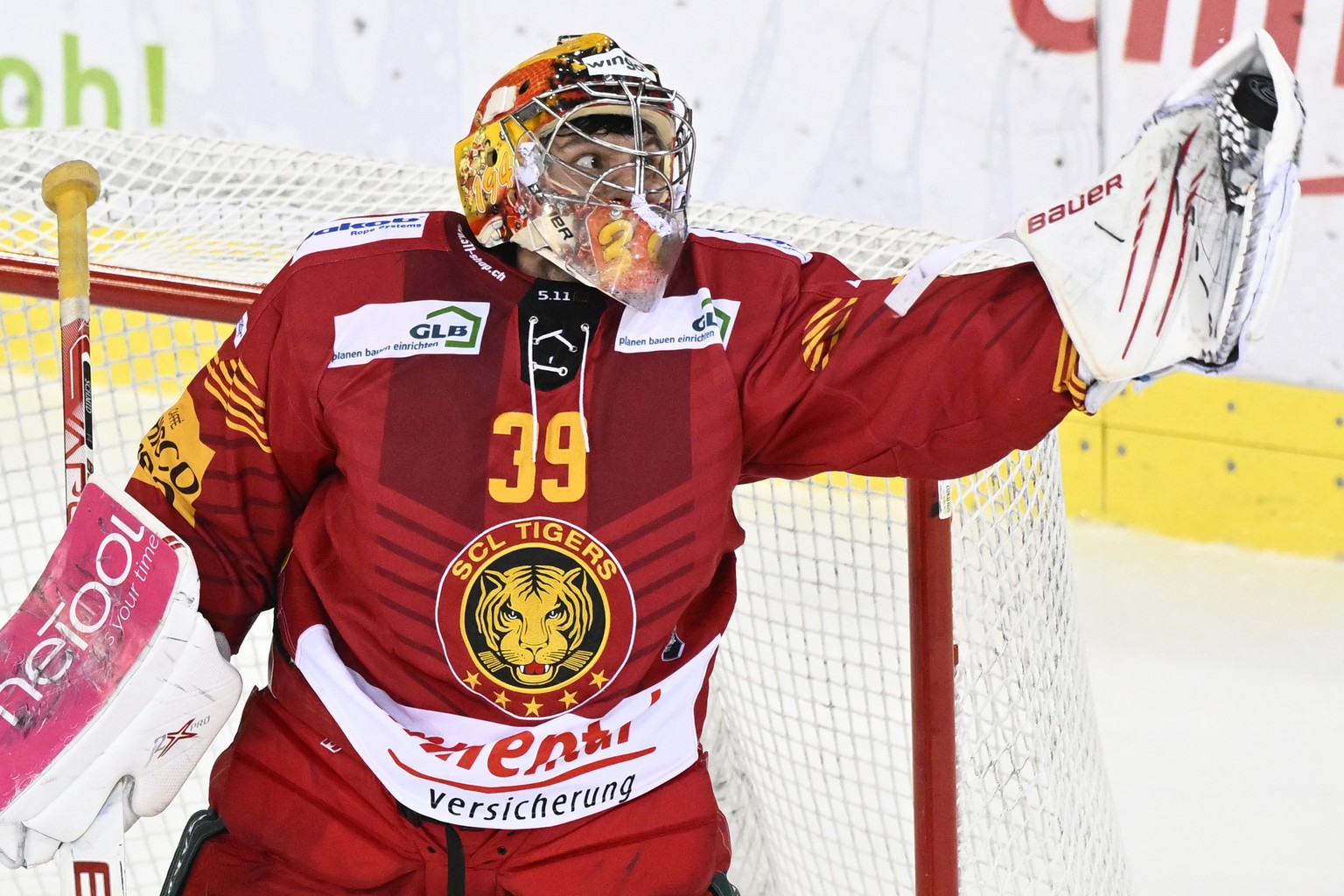 Tigers Goalie Luca Boltshauser, waehrend dem Qualifikations-Spiel der National League, zwischen den SCL Tigers und dem EV Zug, am Samstag 22. Oktober 2022, im Ilfisstadion in Langnau. (KEYSTONE/Marcel ...