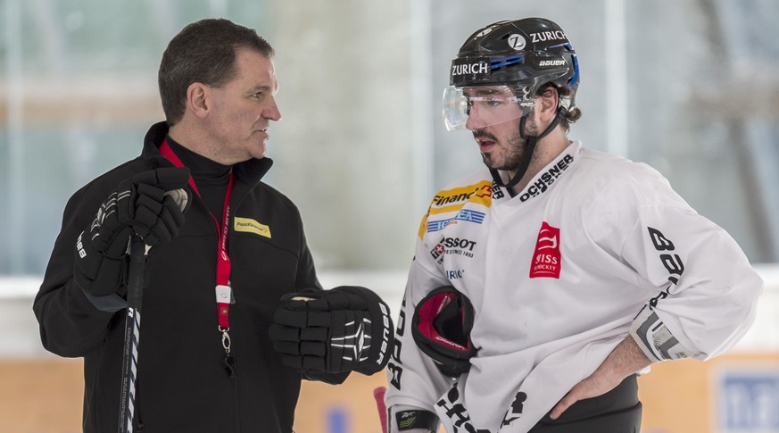 Ab sofort wieder gemeinsam in Kloten: Trainer Sean Simpson und Denis Hollenstein, Flyers-Stürmer und Sohn von Ex-Trainer Felix Hollenstein.