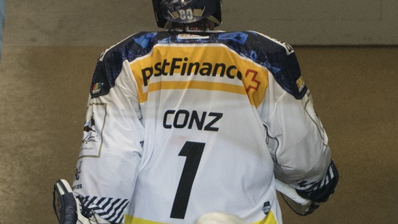 Ambris Goalie Benjamin Conz verlaesst die Ilfishalle, waehrend dem Meisterschaftsspiel der National League zwischen den SCL Tigers und dem HC Ambri-Piotta, am Samstag, 9. Dezember 2017 in der Ilfishal ...