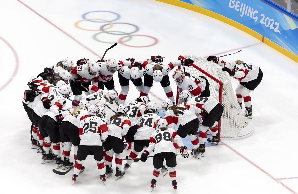 epa09724328 Switzerland's players huddle prior to the preliminary round game of the women's ice hockey game between Canada and Switzerland at the 2022 Olympic Winter Games in Beijing, China, ...