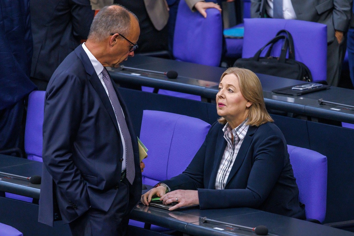 Bundestag Bundeskanzler Friedrich Merz CDU und Baerbel Bas SPD, Bundesministerin fuer Arbeit und Soziales, im Deutschen Bundestag am 08.09.26 in Berlin. Berlin Berlin Deutschland Bundestag *** Bundest ...