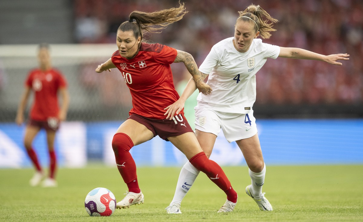 epa10044138 Swiss' Ramona Bachmann, right, fights for the ball with England's Keira Walsh, left, during the friendly test match between the national soccer team of Switzerland and England, a ...