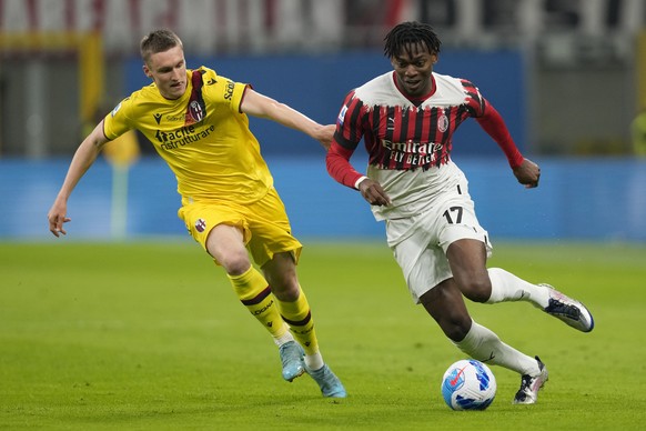 AC Milan&#039;s Rafael Leao, right, and Bologna&#039;s Michel Aebischer challenge for the ball during the Serie A soccer match between AC Milan and Bologna at the San Siro stadium, in Milan, Italy, Mo ...