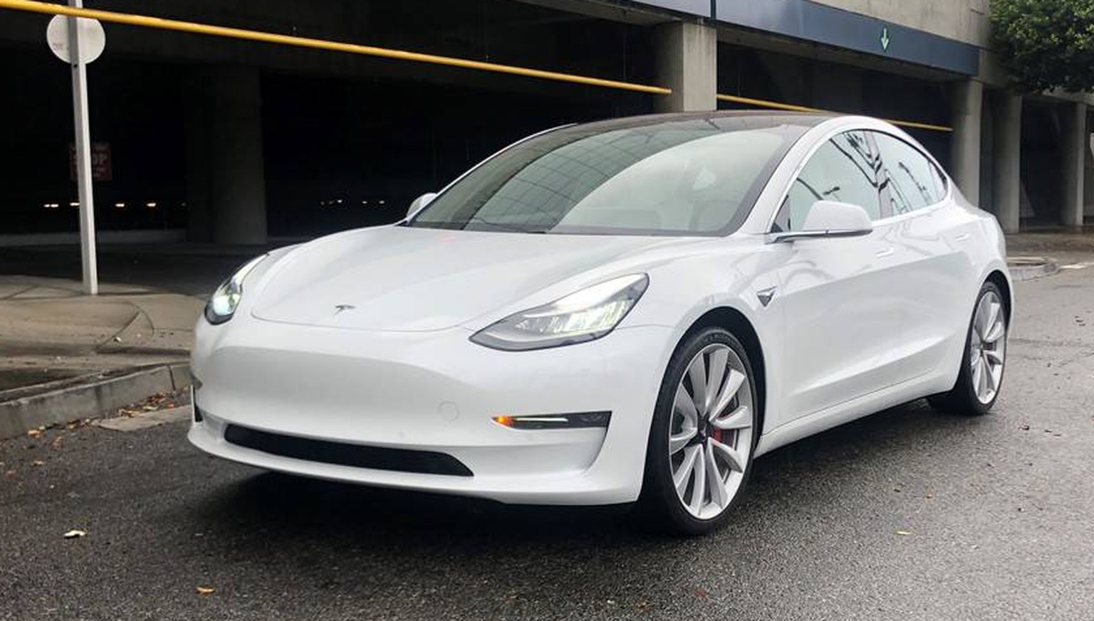 Das Model 3 soll im März 2019 bei uns verfügbar sein.