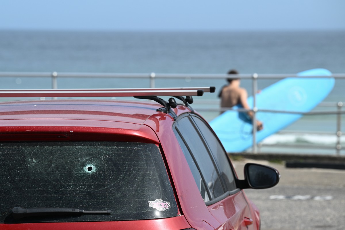 epa12599991 A bullet hole is seen on a car as Archer Park and the footbridge reopen to the public at Bondi Beach in Sydney, Australia, 18 December 2025. Australia is in mourning following an attack on ...