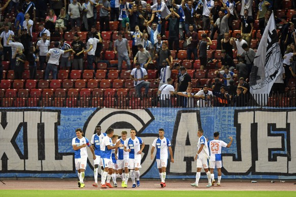 Die Grasshoppers jubeln nach dem 1-0 beim Fussballcup 1/16 - Finalspiel Grasshopper Club Zuerich gegen Servette FC in Zuerich am Freitag, 13. September 2019. (KEYSTONE/Walter Bieri)