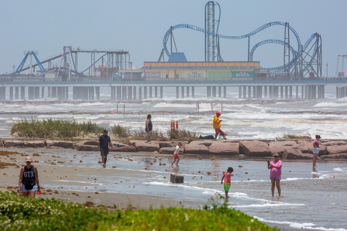 epaselect epa11466122 People stand in the high surf in advance of landfall by Tropical Storm Beryl in Matagorda, Texas, 07 July 2024. The storm is forecast to strengthen into a hurricane overnight and ...