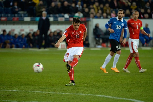 27.03.2015; Luzern; Fussball EM Quali - Schweiz - Estland; Granit Xhaka (SUI) schiesst das Tor zum 2:0 (Daniela Frutiger/freshfocus)