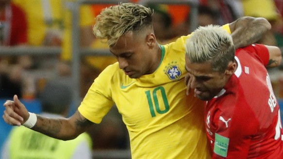 epa06816775 Neymar (L) of Brazil and Valon Behrami of Switzerland in action during the FIFA World Cup 2018 group E preliminary round soccer match between Brazil and Switzerland in Rostov-On-Don, Russi ...