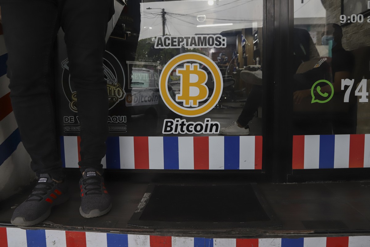 FILE - "We accept Bitcoin" is announced at a barber shop in Santa Tecla, El Salvador, Sept. 4, 2021. The IMF urged the government of El Salvador on Tuesday, Jan. 25, 2022 to eliminate Bitcoi ...