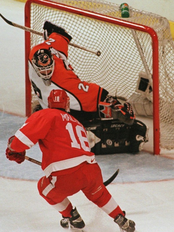 Detroit Red Wings Kirk Maltby scores a short-handed goal against Philadelphia Flyers goalie Ron Hextall in the first period of Game 1 of the Stanley Cup Finals, Saturday, May 31, 1997, in Philadelphia ...
