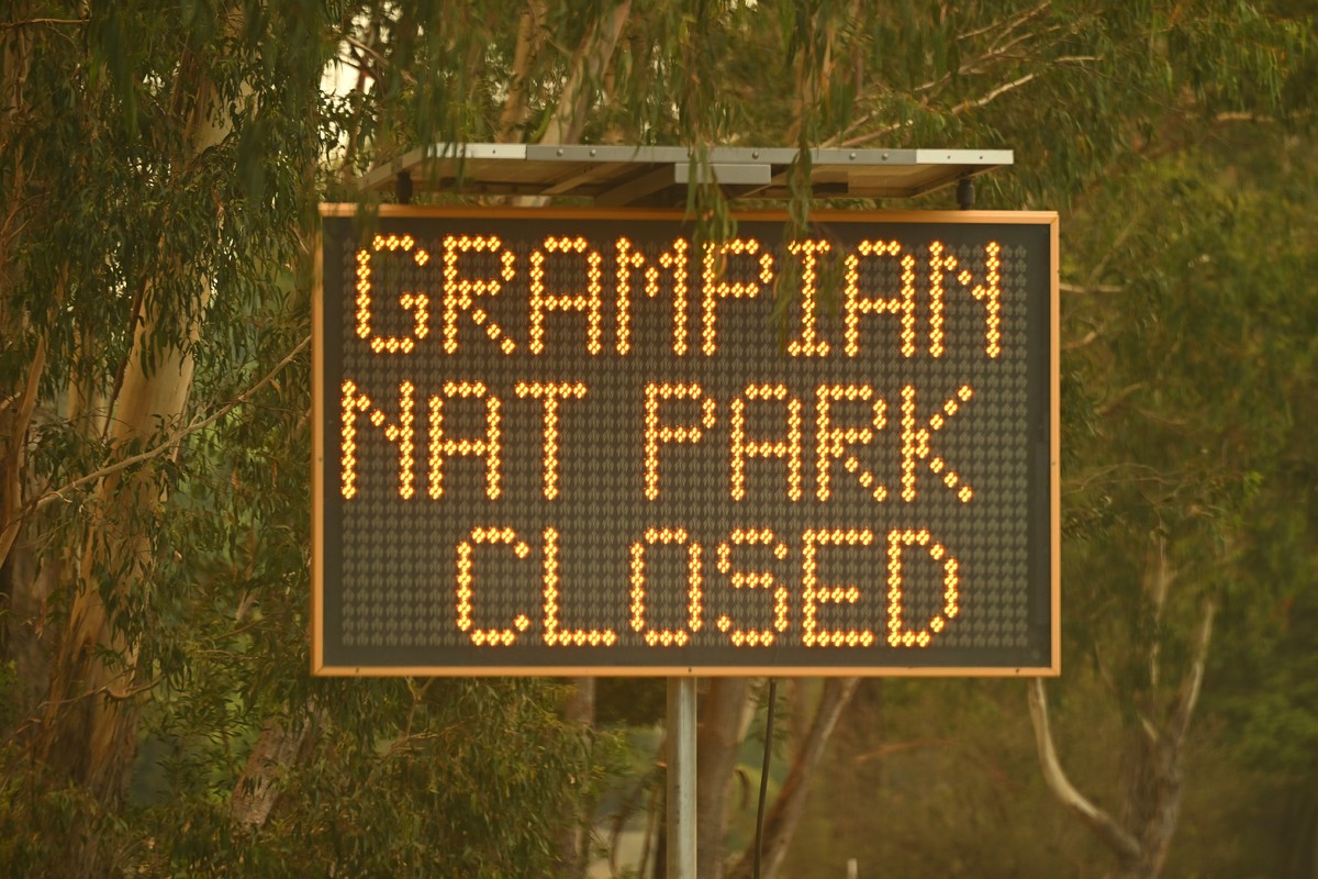 epa11789195 Singage is seen for the closure of the Grampians National park outside Halls Gap, Victoria, Australia, 22 December 2024. Immediate evacuation orders are in place for towns across Victoria  ...