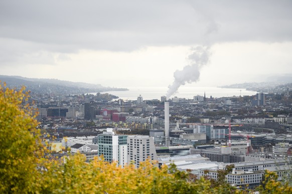 A view of the skyline of Zurich, Switzerland, with high fog, seen from the Hoenggerberg, on Friday, October 21, 2016. (KEYSTONE/Manuel Lopez)