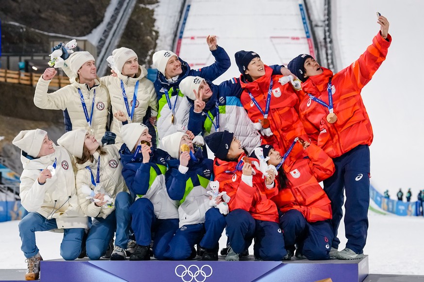 Gold medalists Slovenia, silver medalists Norway and bronze medalists Japan pose on the podium of the ski jumping mixed team competition at the 2026 Winter Olympics, in Predazzo, Italy, Tuesday, Feb.  ...