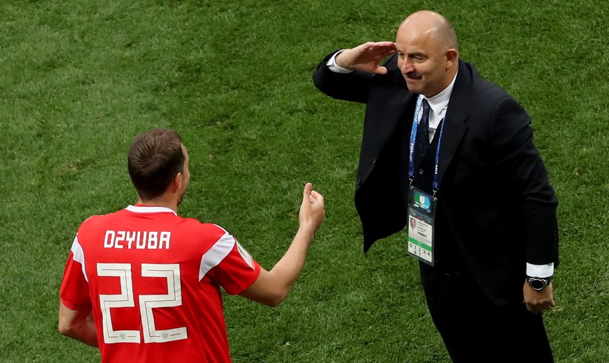 epa06807693 Artem Dzyuba (L) of Russia celebrates with head coach of Russia, Stanislav Cherchesov, after scoring the 3-0 lead during the FIFA World Cup 2018 group A preliminary round soccer match betw ...