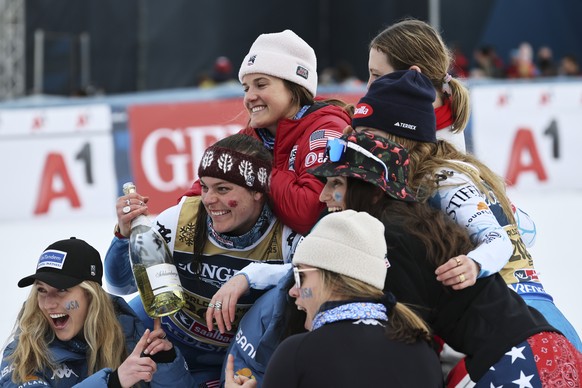 Clockwise from left, United States' Paula Moltzan, Breezy Johnson, Jacqueline Wiles, A.J. Hurt, Mikaela Shiffrin, Lauren Macuga and Katie Hensien celebrate at the finish area after Johnson and Sh ...