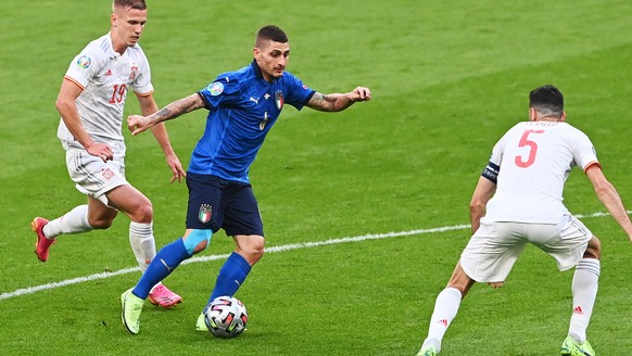 epa09326719 Marco Verratti (C) of Italy in action against Dani Olmo (L) and Sergio Busquets of Spain during the UEFA EURO 2020 semi final between Italy and Spain in London, Britain, 06 July 2021. EPA/ ...