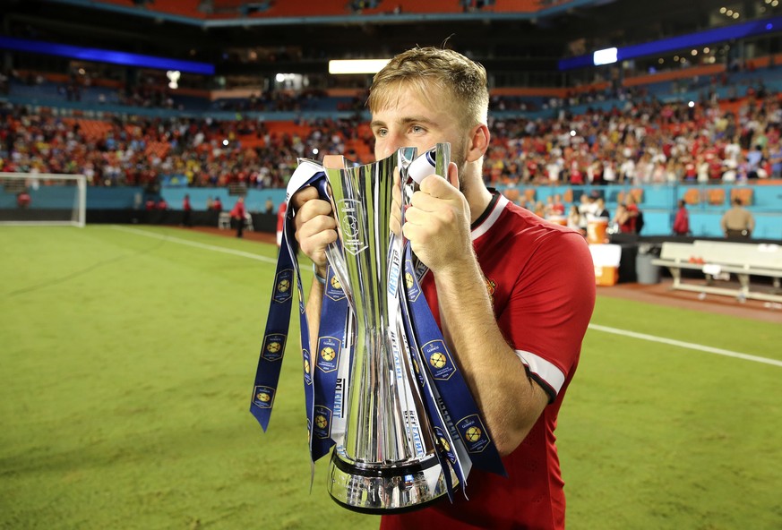IMAGE DISTRIBUTED FOR GUINNESS INTERNATIONAL CHAMPIONS CUP - Manchester United's Luke Shaw kisses the 2014 Guinness International Champions Cup after his team defeated Liverpool on Monday, August 4, 2 ...