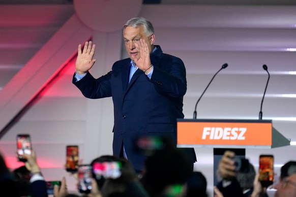 <p>Der ungarische Ministerpräsident Viktor Orban hat seine Niederlage bei der Parlamentswahl in Ungarn am Sonntagabend eingestanden.</p>