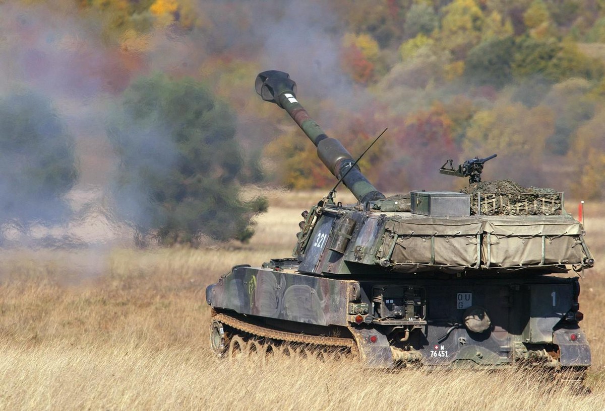 La charge explosive censée propulser l'obus est tombée sur la tourbière qui a pris feu. (image d'illustration)