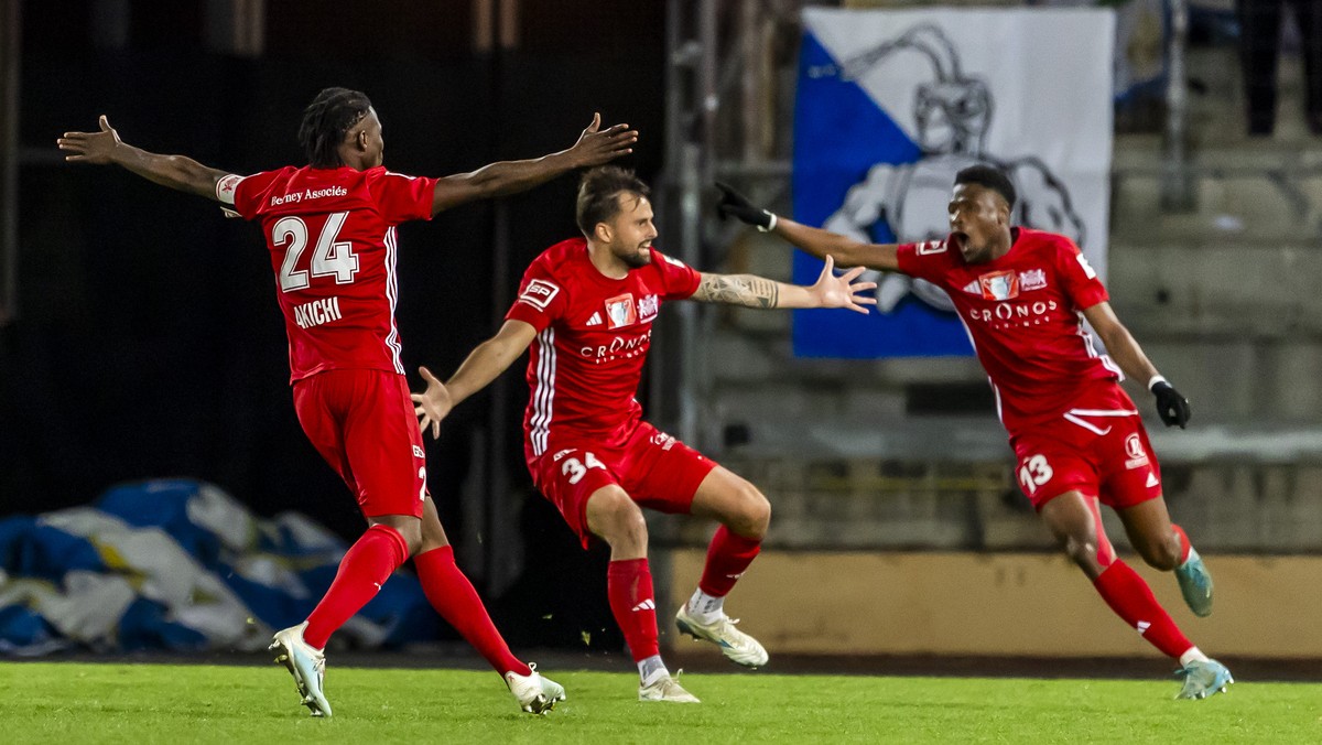 Stade Lausanne-Ouchy's players celebrate team's goal after scoring the 2:0, during the Swiss Cup semifinal between FC Stade Lausanne-Ouchy, SLO, and Grasshopper Club Zuerich, GC, at the Stad ...