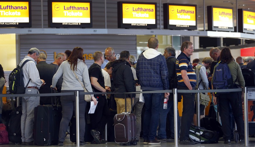 929 der normalerweise etwa 3000 Flüge fallen aus.