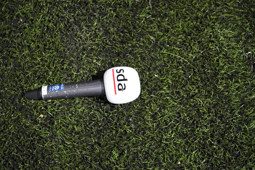 A microphone with the logo of the Switzerland&#039;s news agency SDA Schweizerische Depeschenagentur or Agence telegraphique suisse ATS is pictured on the ground during a training session of the Switz ...