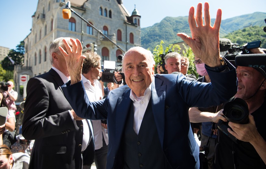 The former Fifa President, Joseph Blatter, center, surrounded by media representatives, waves to the press in front of the Swiss Federal Criminal Court in Bellinzona, Switzerland, at the last day of t ...