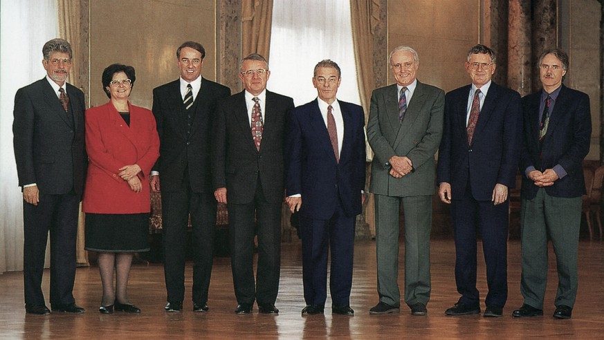 Das offizielle Bundesratsfoto 1996 v.l.n.r.: Francois Couchepin, Ruth Dreifuss, Adolf Ogi, Arnold Koller, Jean-Pascal Delamuraz, Flavio Cotti, Kaspar Villiger, Moritz Leuenberger. (KEYSTONE/ HANDOUT B ...