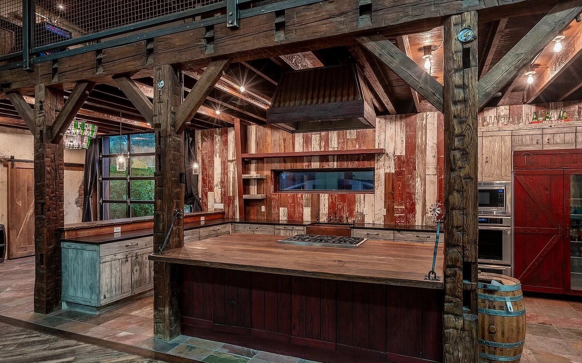 crazy villa mit gokartbahn in gilbert arizona für 20 millionen https://www.zillow.com/homedetails/21423-S-147th-St-Gilbert-AZ-85298/59261224_zpid/