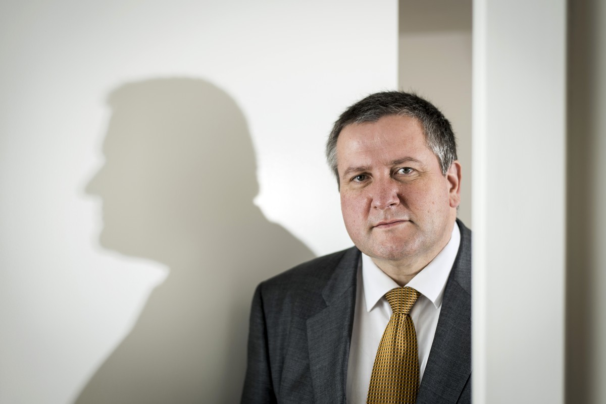 L'ancien president du Grand Conseil Nicolas Voide (PDC) pose dans son cabinet de Martigny, ce mardi, 3 janvier 2017, a Martingny. Il figurera sur une liste commune avec les UDC Oskar Freysinger e ...
