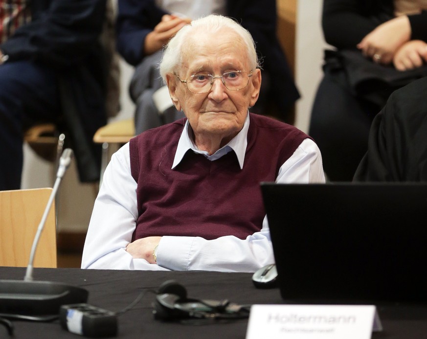 epa06598720 (FILE) - Defendant Oskar Groening sits in the dock for the proclamation of his verdict at the court house in Luenenburg, Germany, 15 July 2015 (reissued 12 March 2018). The 94-year-old ex- ...