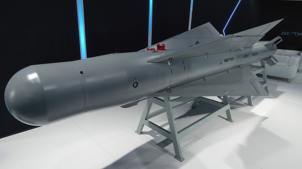 Russische Gleitbombe vom Typ UPAB-1500B.
https://commons.wikimedia.org/w/index.php?curid=115577538