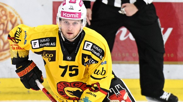 Berns Aleksandr Iakovenko, beim Eishockey-Qualifikationsspiel der National League, zwischen den SCL Tigers und dem SC Bern, am Samstag, 15. November 2025, in der Emmental Versicherung Arena in Langnau ...