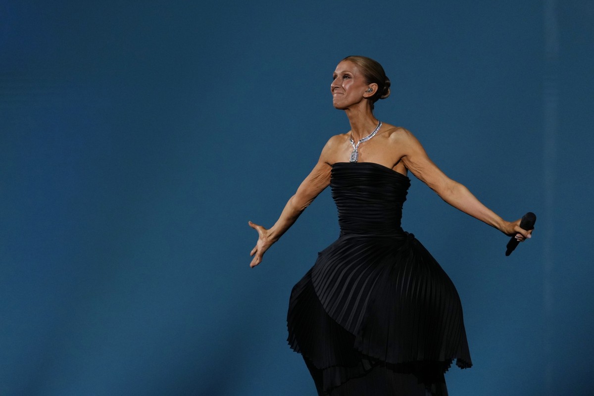 Singer Celine Dion performs during the opening concert of her 'Celine Dion Paris 2026' residency at the Plenitude Arena in Nanterre, outside Paris, Saturday, Sept. 12, 2026. (AP Photo/Aureli ...