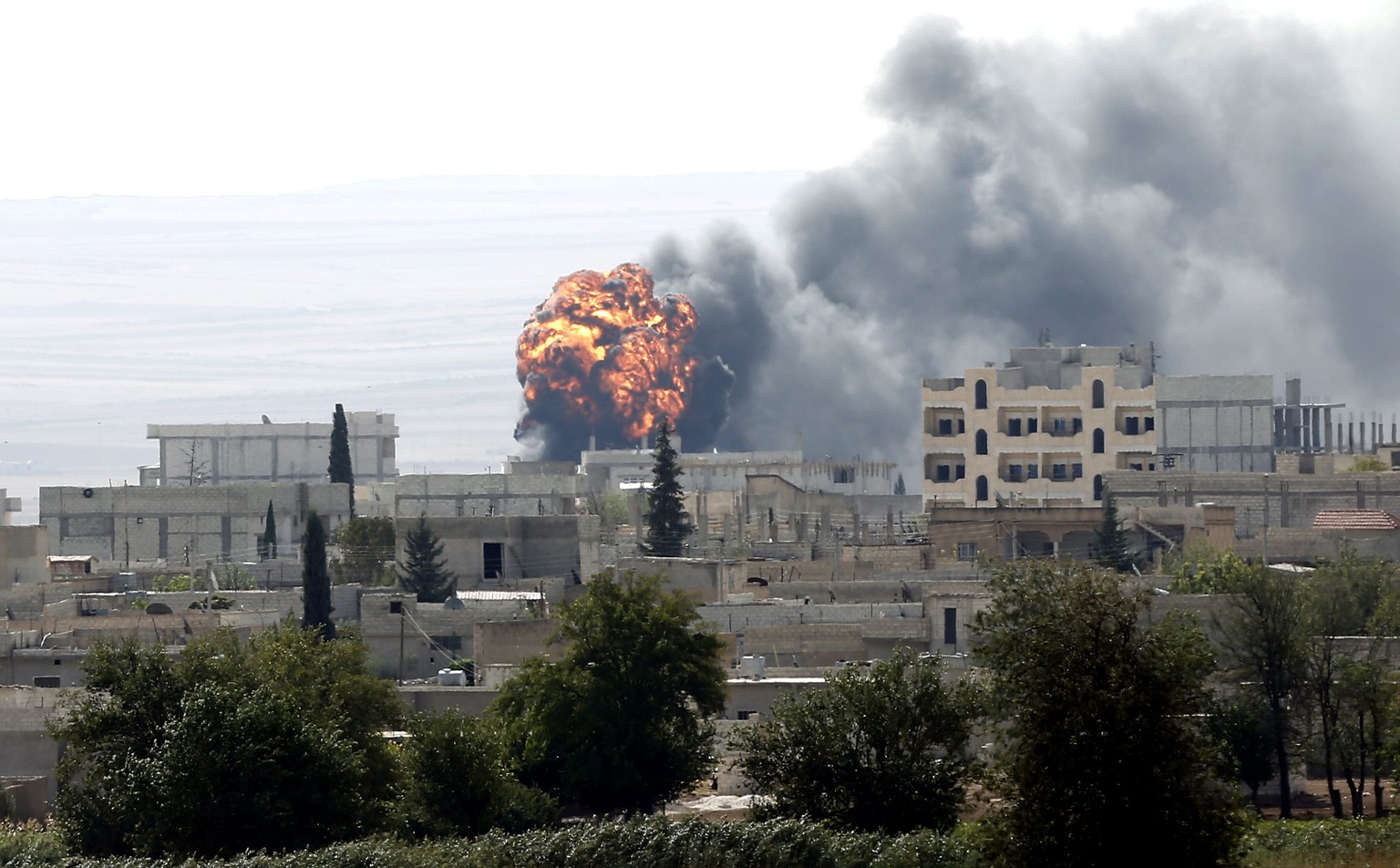 Kobane ist unter Beschuss – mehr als 60 Granaten erschütterten die Stadt heute Nachmittag.