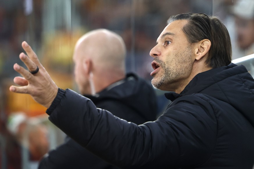Head Coach Thierry Paterlini (SCL) gibt Anweisungen im Eishockey Meisterschaftsspiel der National League zwischen dem EHC Biel und den SCL Tigers, am Samstag, 19. September 2026, in der Tissot Arena i ...
