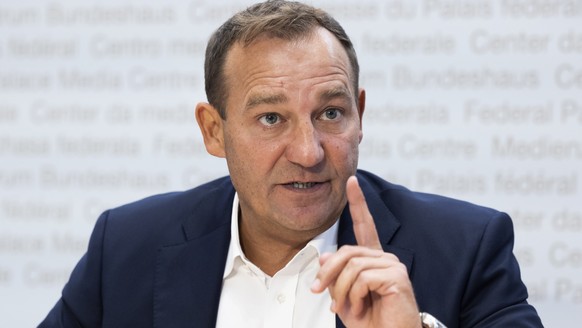 Thomas Matter, Nationalrat SVP-ZH, spricht waehrend einer Medienkonferenz zur Reform der Verrechnungssteuer, am Dienstag, 23. August 2022 in Bern. (KEYSTONE/Peter Klaunzer)