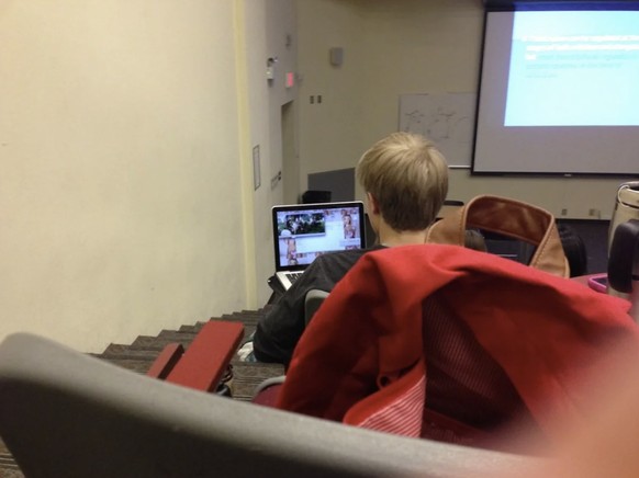 Multitasking während der Vorlesung im Studium