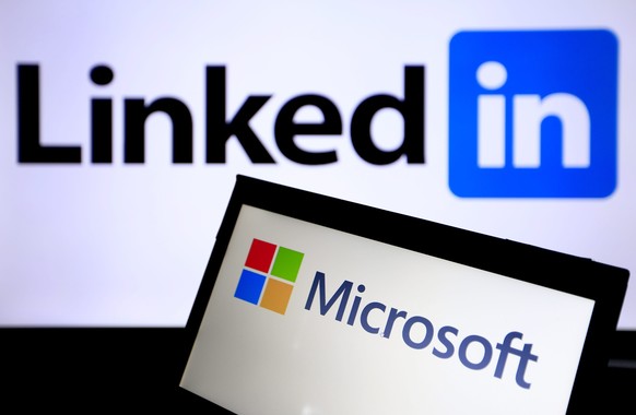 epa05361794 The logo of Microsoft windows and Professional social networking service LinkedIn is pictured in Taipei, Taiwan, 13 June 2016. According to reports, Microsoft is going to buy LinkedIn for  ...