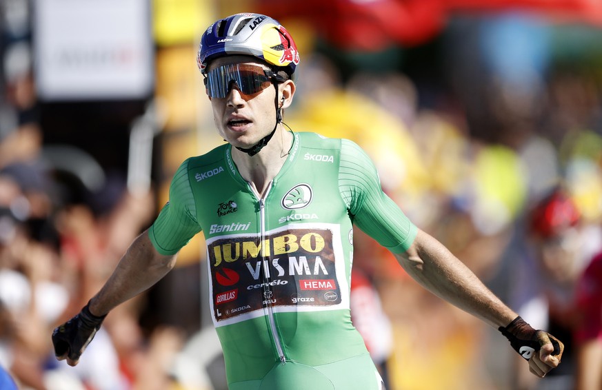 epa10061896 Belgium rider Wout Van Aert of Jumbo Visma wins the 8th stage of the Tour de France 2022 over 186.3km from Dole to Lausanne, Switzerland, 09 July 2022. EPA/YOAN VALAT