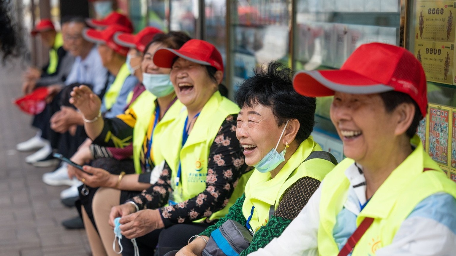epa10596234 Mainland Chinese tourists, part of a tour group, wait at a street in Hong Kong, China, 28 April 2023. According to the Travel Industry Council, Hong Kong is expected to receive around 600, ...