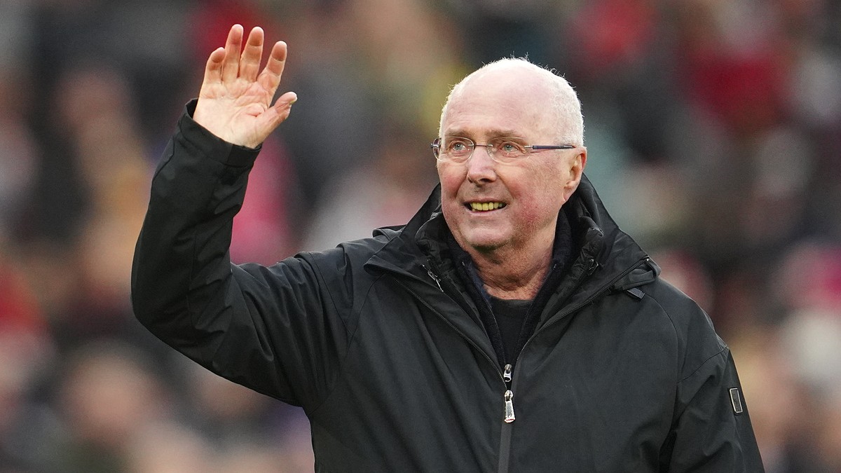 FILE - Former England manager Sven-Goran Eriksson waves to the crowd after an exhibition soccer match between Liverpool Legends and Ajax Legends at Anfield Stadium, Liverpool, England, Saturday March  ...