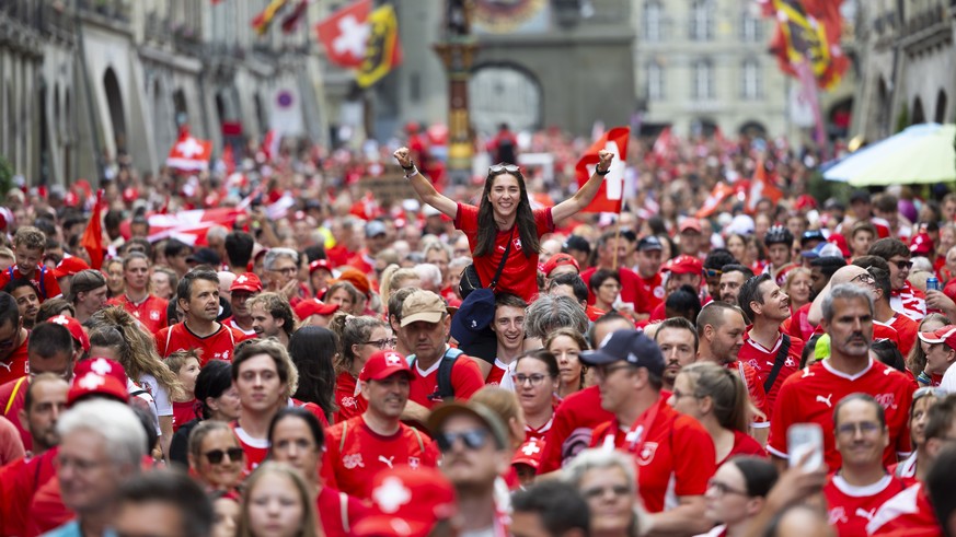 Swiss fans walk from old town in Bern towards the stadium during a fanwalk prior to the UEFA Women&#039;s EURO 2025 Group A soccer match between Switzerland and Iceland at the Wankdorf stadium in Bern ...