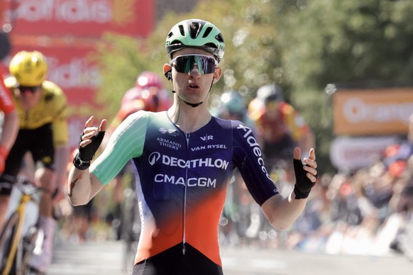 epaselect epa12907060 French cyclist Paul Seixas of Decathlon CMA CGM Team celebrates winning the Fleche Wallonne one-day cycling classic over 200km from Herstal to Huy, Belgium, 22 April 2026. EPA/OL ...